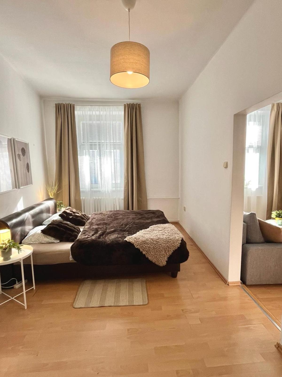 Apartment Caroline - Old Town, Ac Bratislava Luaran gambar