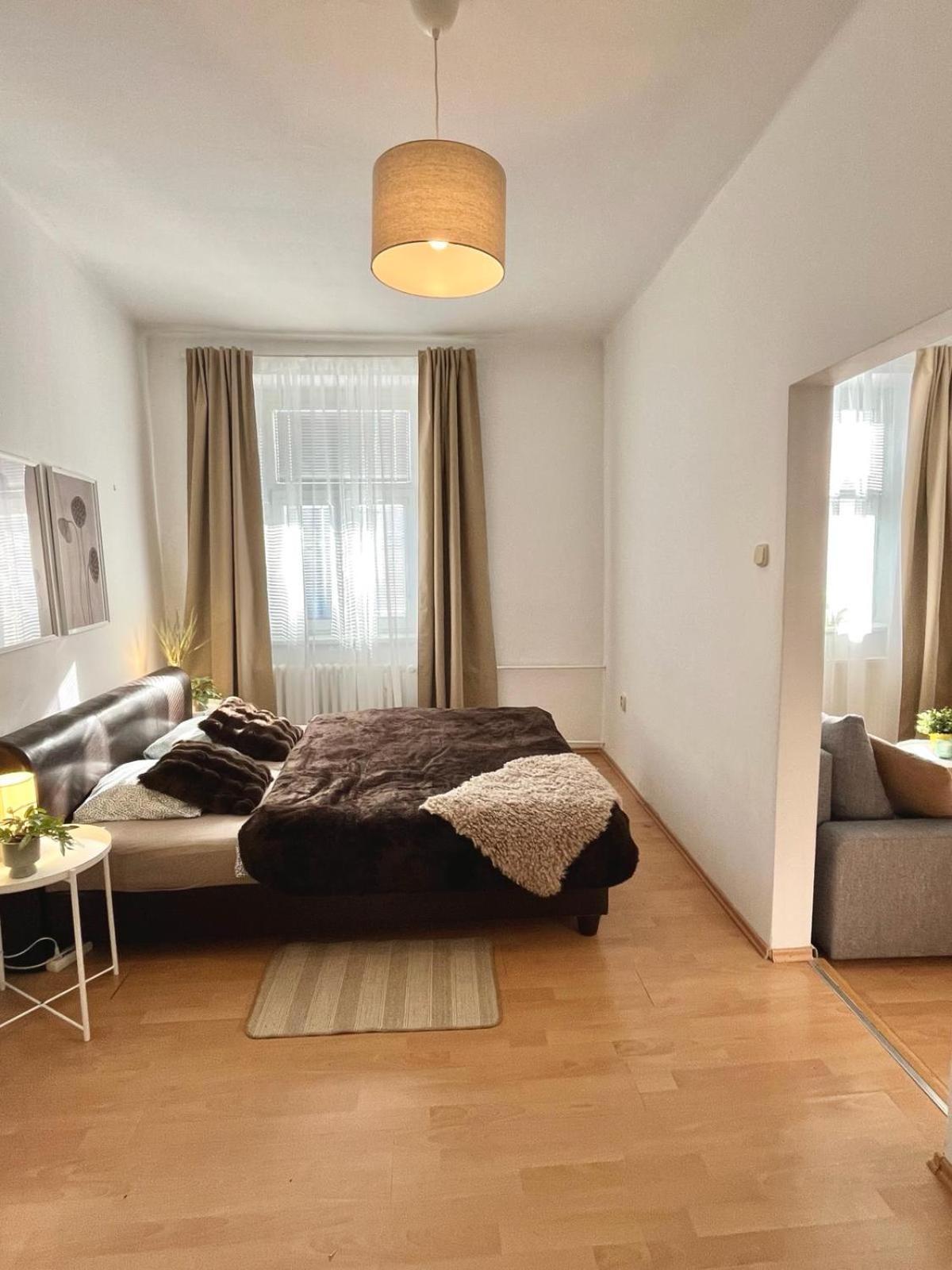 Apartment Caroline - Old Town Bratislava Luaran gambar