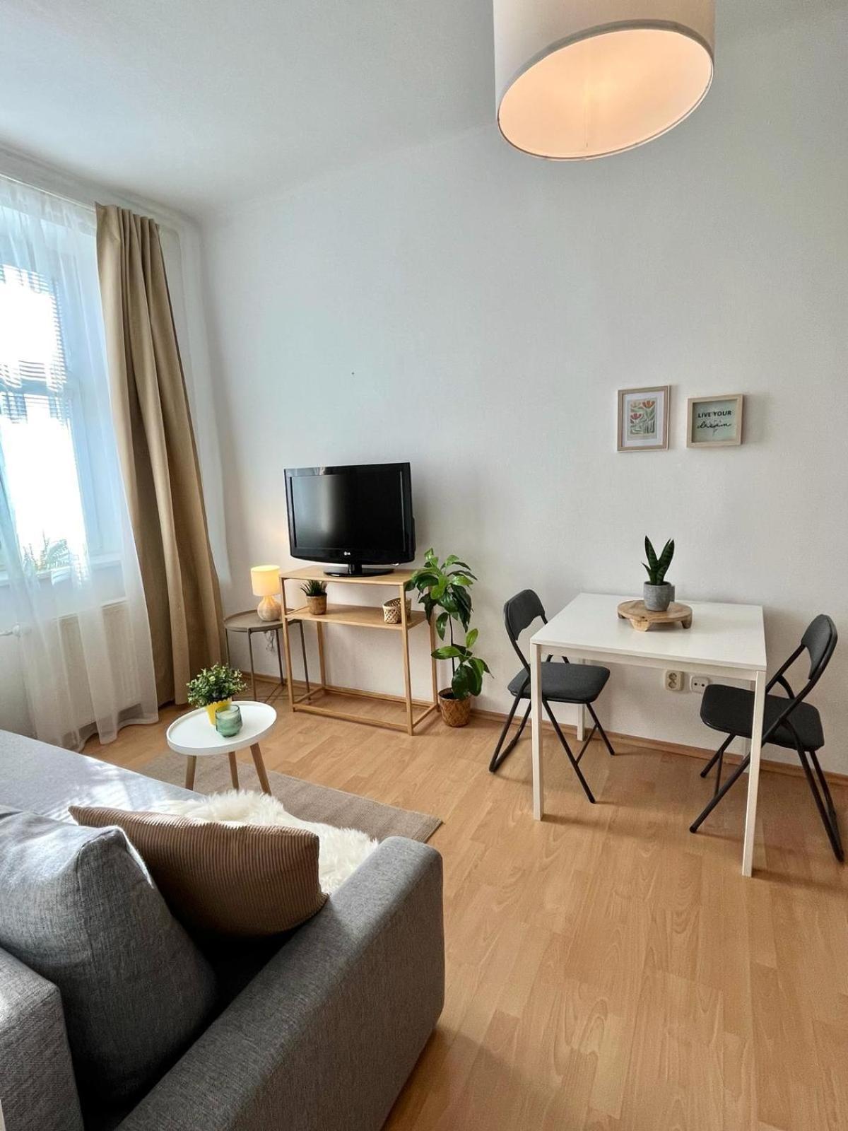 Apartment Caroline - Old Town Bratislava Luaran gambar