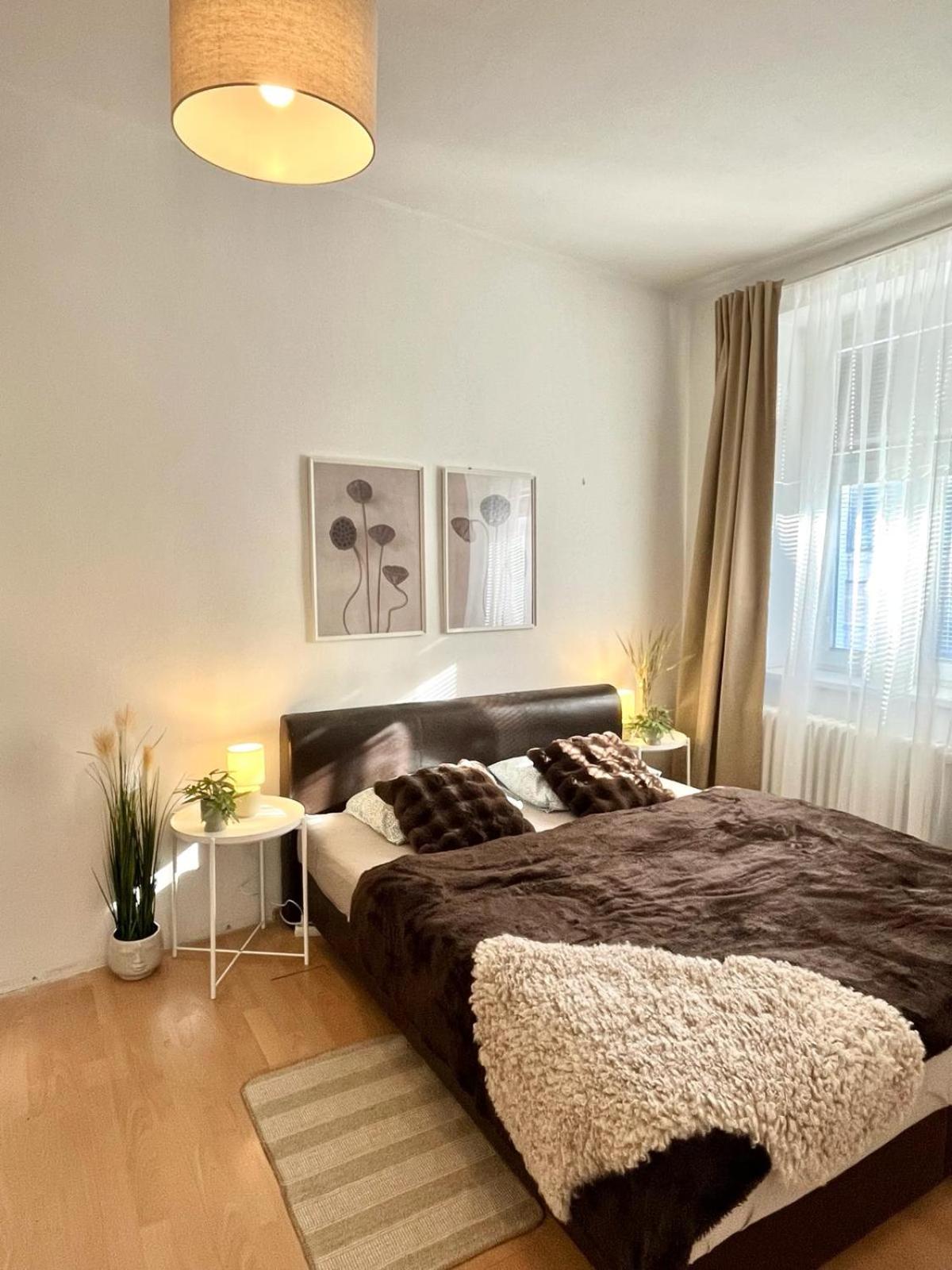 Apartment Caroline - Old Town, Ac Bratislava Luaran gambar